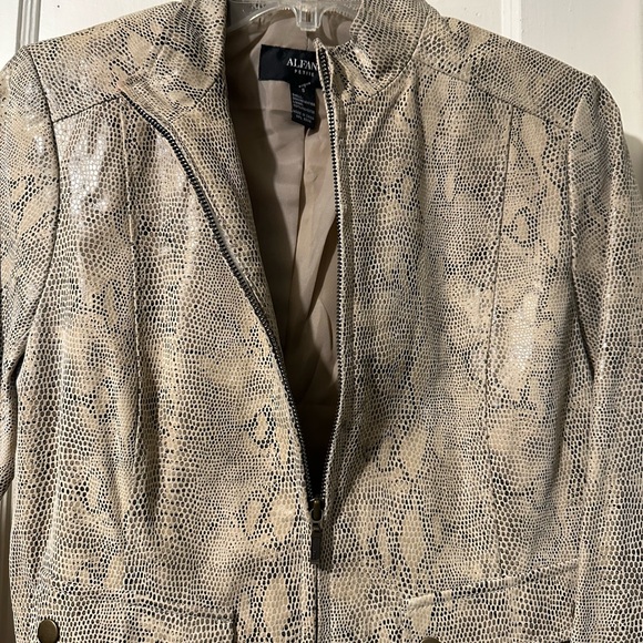 ALFANI Leather Women’s Jacket Size Small - Picture 2 of 6